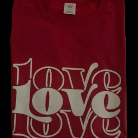 Love tee!! - Picture 3 of 4